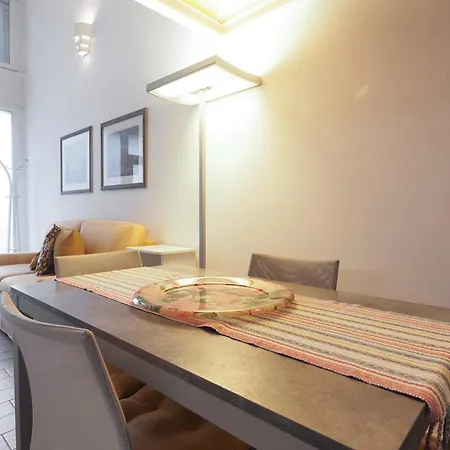 Primopiano - Tajani B Apartmán *